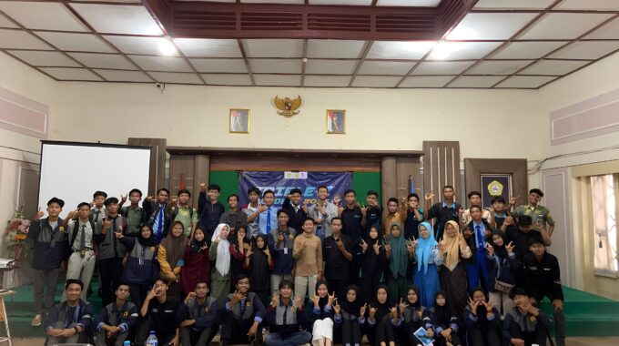 Cetak Desainer Digital Muda, UKM Triple-C UTM Latih 18 Sekolah Di Bangkalan