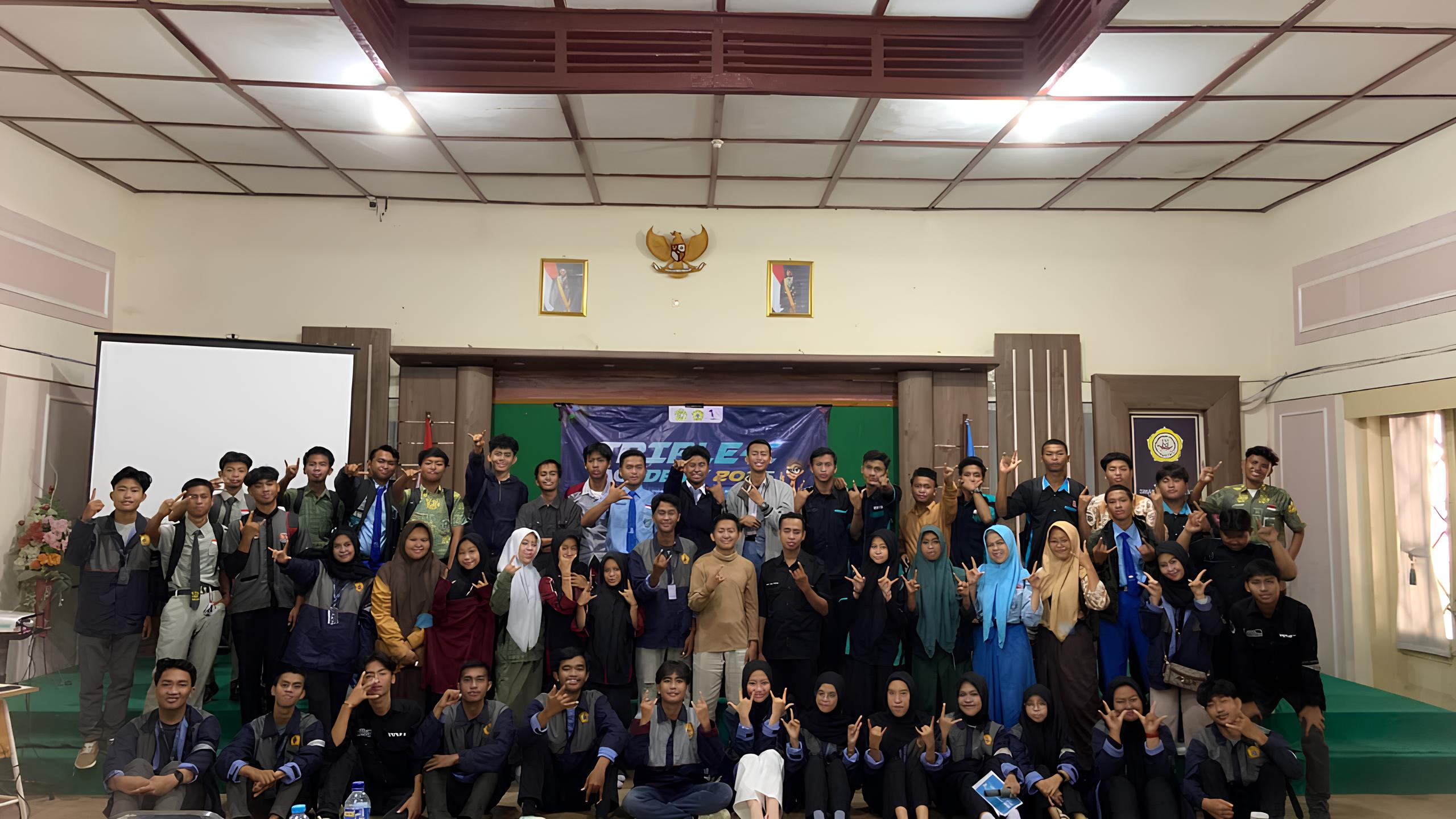 Cetak Desainer Digital Muda, UKM Triple-C UTM Latih 18 Sekolah di Bangkalan