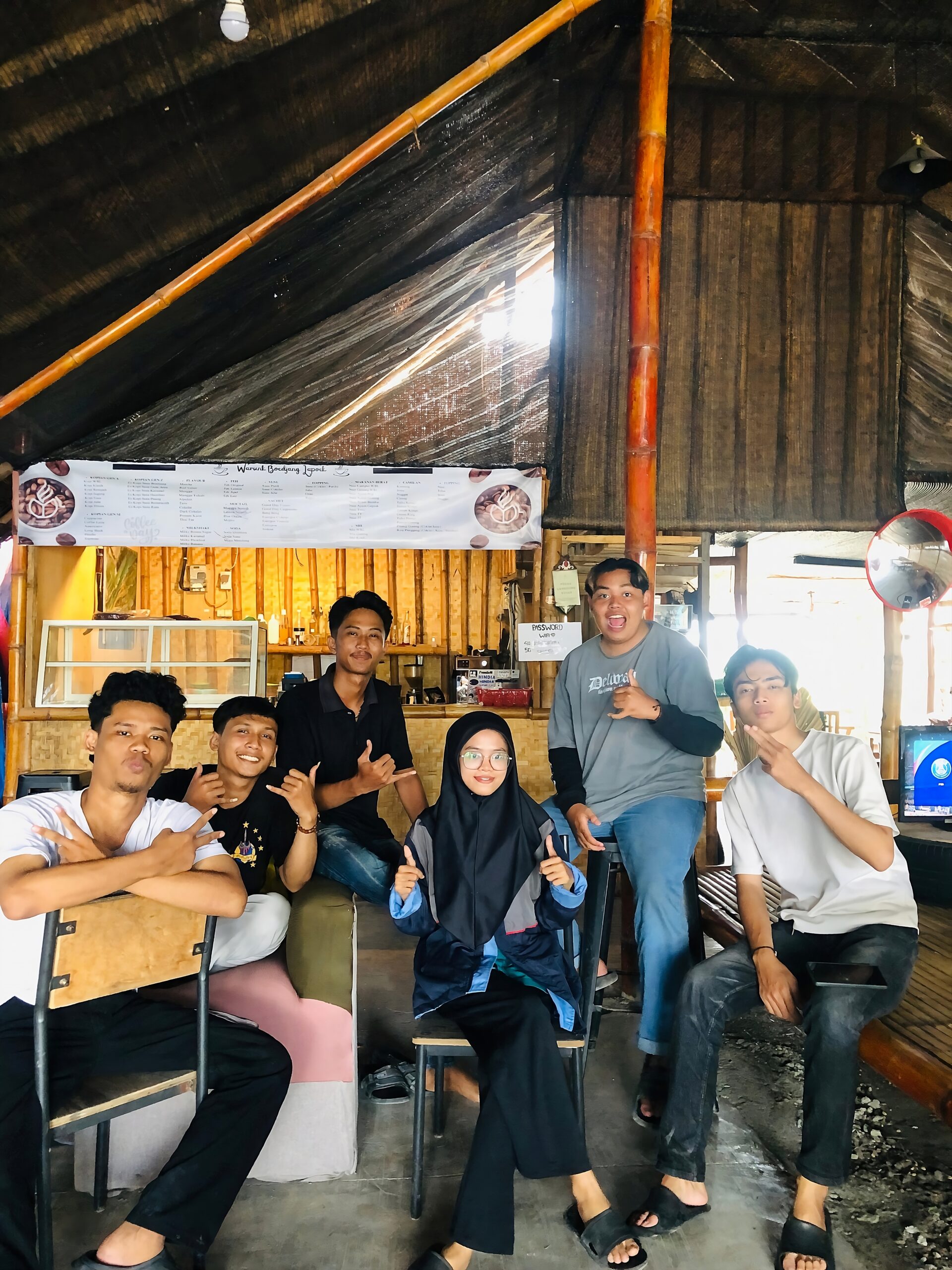 Anggota UKM Triple-C Jadi Event Organizer di Event Esport Mobile Legends & PS di Café WBL: Bukti Nyata Implementasi Ilmu di Dunia Nyata