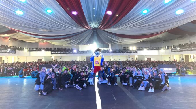 UKM Triple-C Tampilkan Teknologi VR Pada Display PKKMB SAKERA UTM: Ajak Mahasiswa Baru Mengenal Dunia Digital Masa Depan