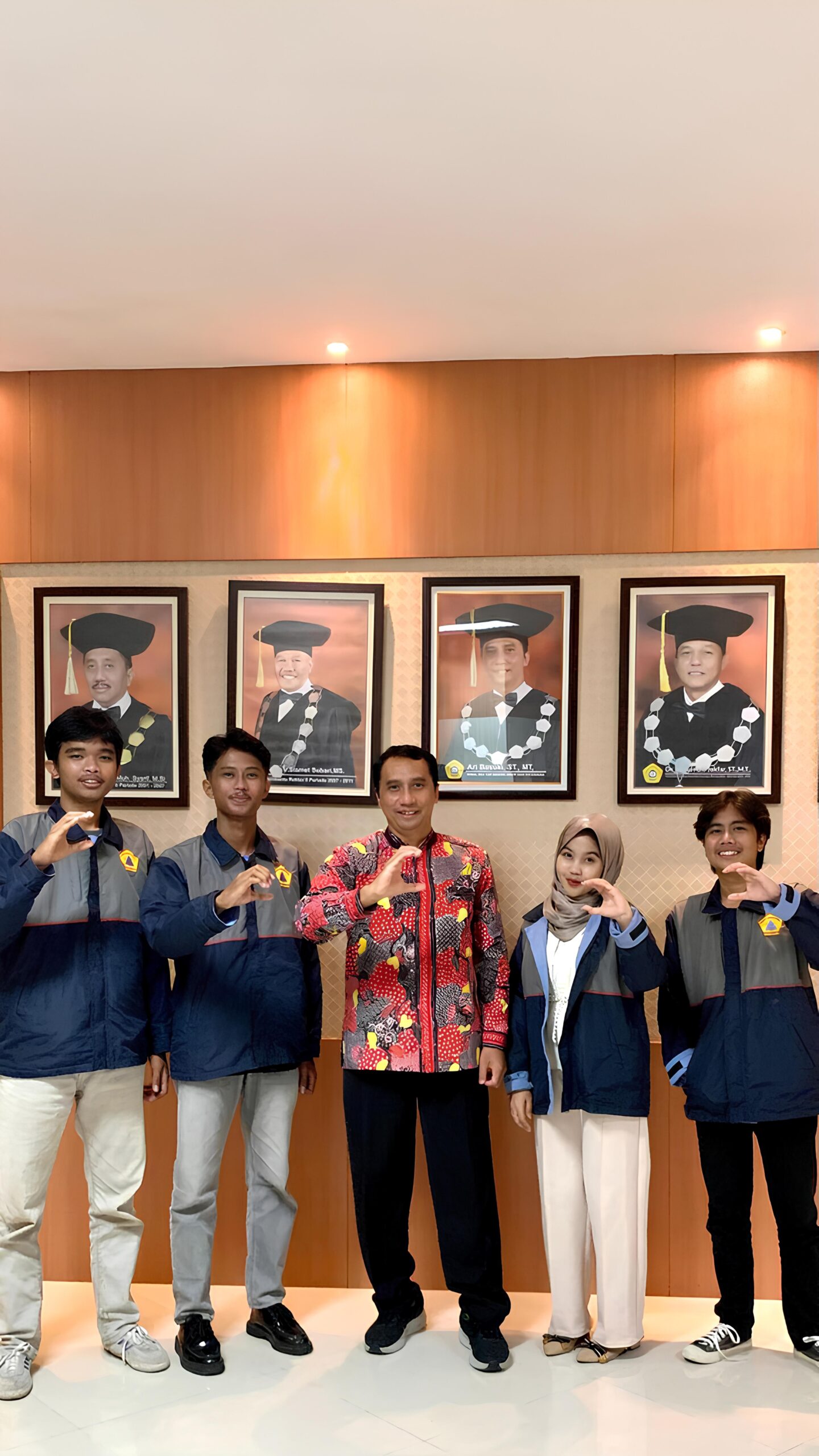 UKM Triple-C Lakukan Audiensi Terkait Pengadaan Barang dan Pemanfaatan Ruang Multimedia Bersama Wakil Rektor II UTM, Bapak Ari Basuki