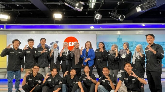 UKM Triple-C Laksanakan Visit Company Ke Jawa Pos TV: Perluas Wawasan Dan Teori Lapangan Secara Langsung